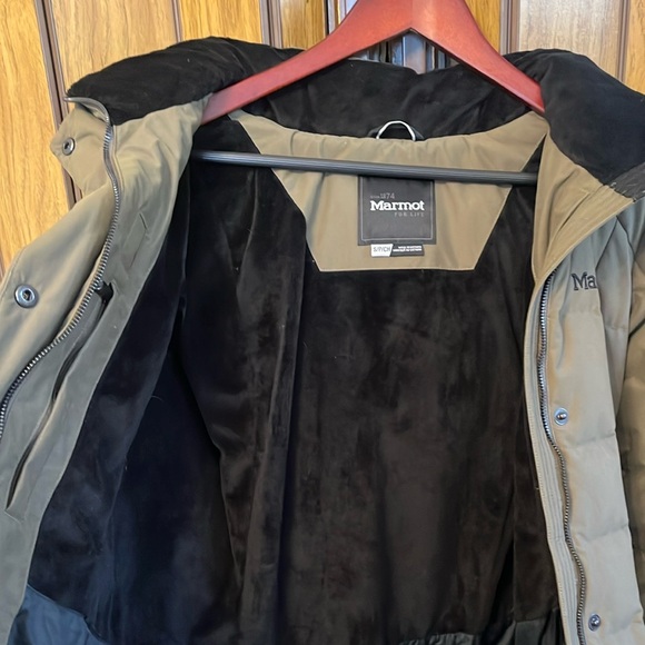 Marmot: Women's Down Coat with faux fur hood, Fill Power 700: Green: Size Small - Picture 7 of 11